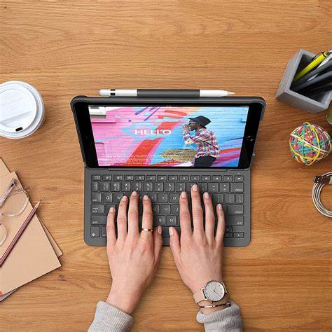 Logitech Slim Folio (920-009473) – Teclado-Funda para iPad 10,2″ (7.ª, 8.ª, 9.ª Gen)